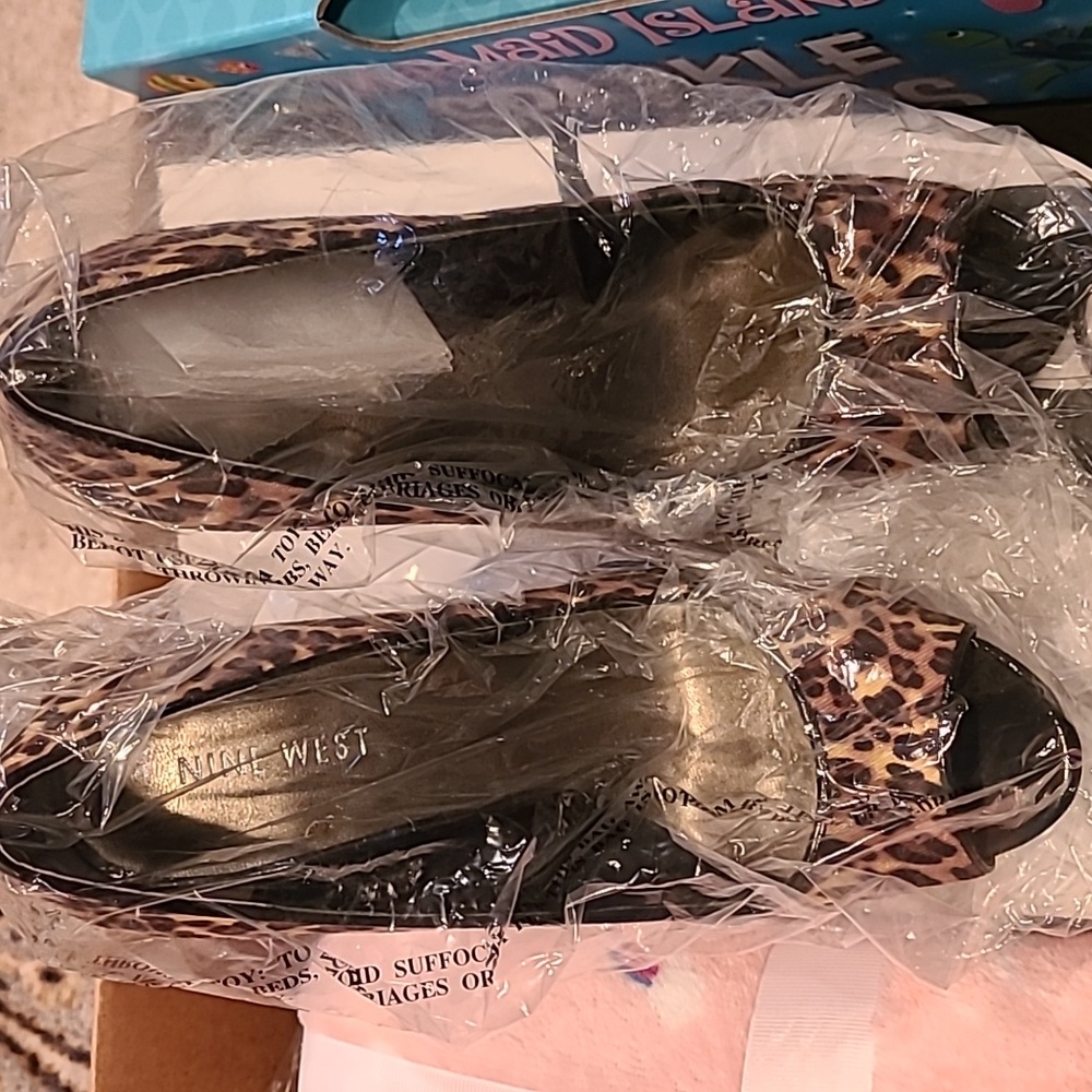 Nwt Nine West Thelmao leopard print black peep toe shoes
